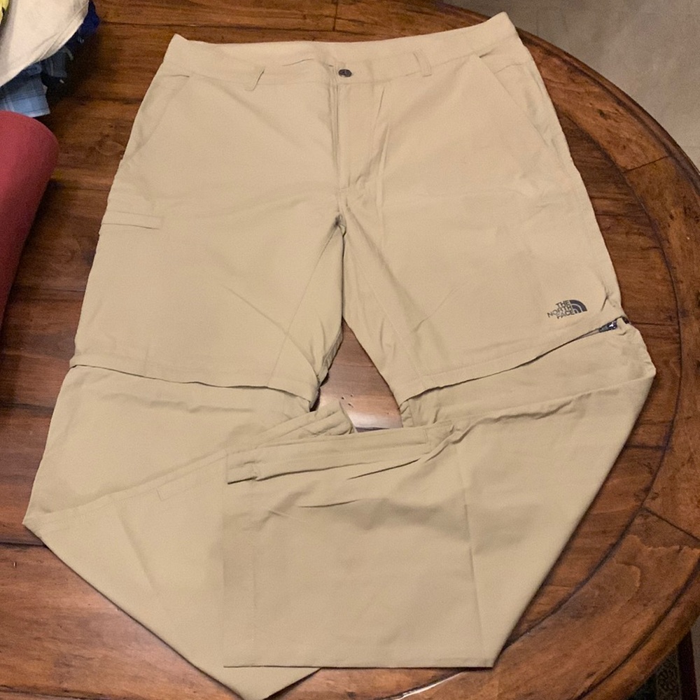 North Face lightweight beige pants/shorts size 38